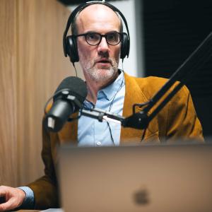 Michael Kramp podcasting